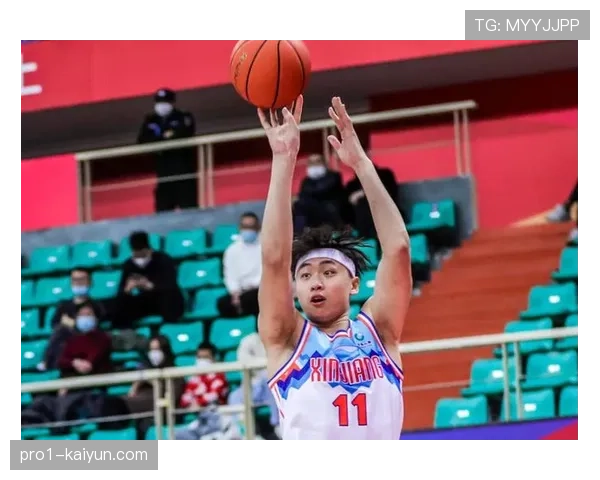 新疆队齐麟完成终结点到进攻重心蜕变 持球能力全面提升 新疆队齐麟完成终结点到进攻重心蜕变 持球能力全面提升