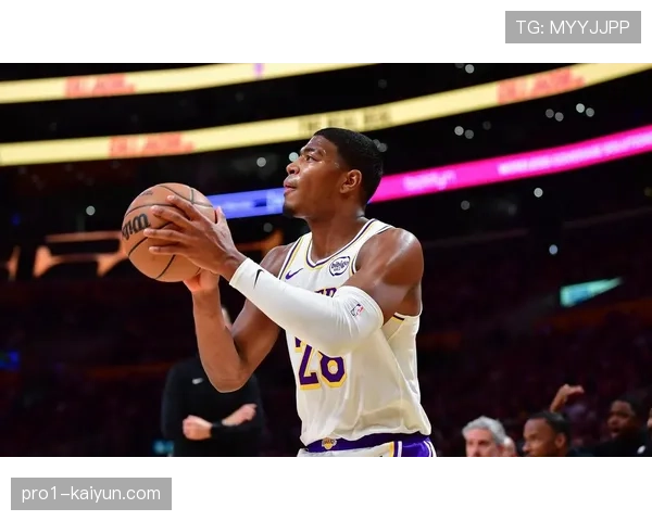 雷迪克短轮换季后赛暴露短板 过度使用五小致体能崩溃 雷迪克短轮换季后赛暴露短板 过度使用五小致体能崩溃